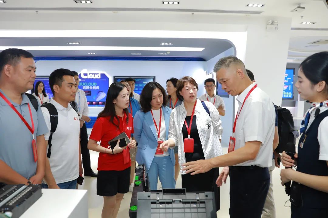 品牌中國行 | 人民網(wǎng)調(diào)研隊(duì)來訪廣電運(yùn)通